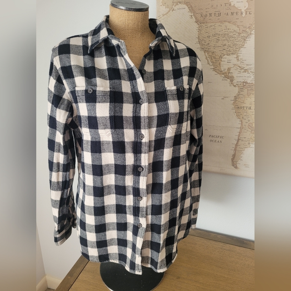 Woolrich Classic Buffalo Check Flannel in Black and Cream Size Medium